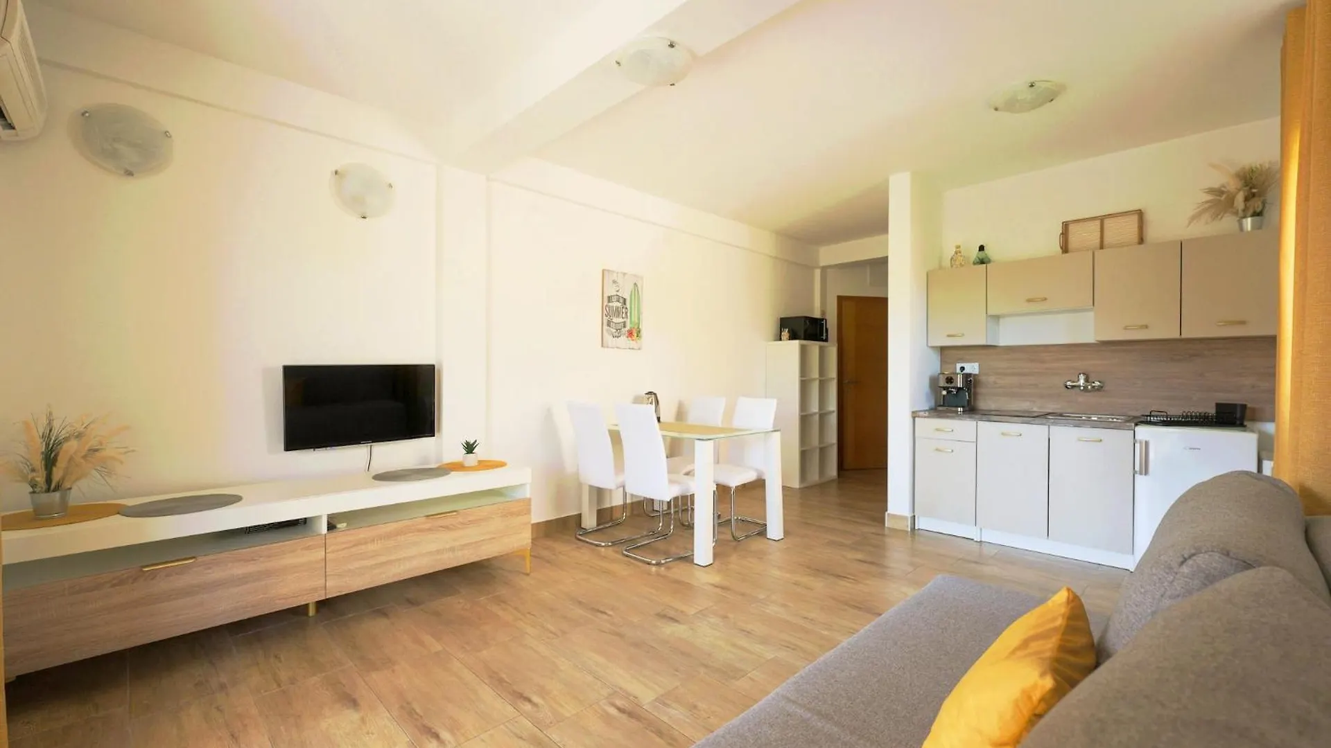 Apartments Chilla *** Lopar