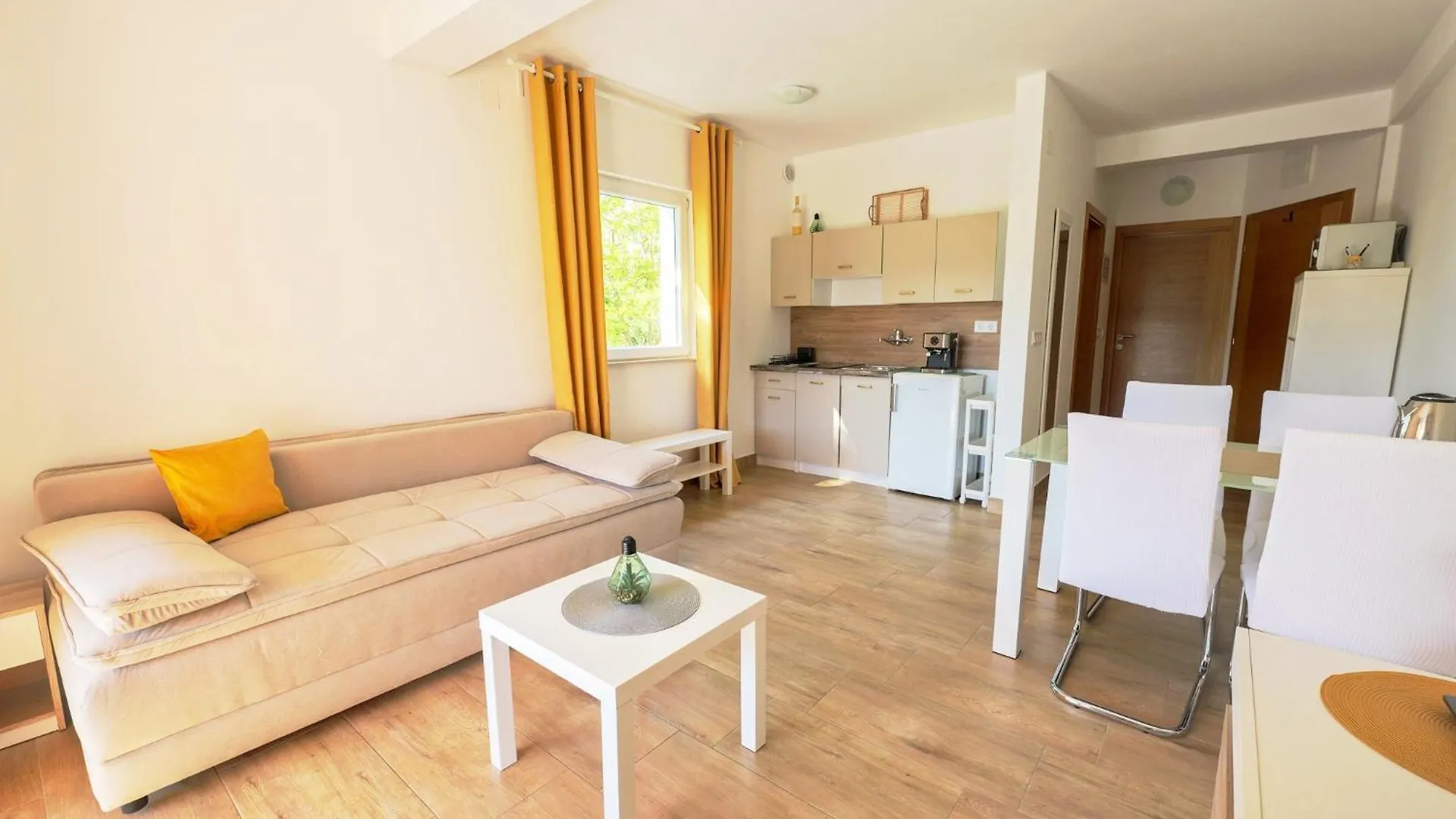 Apartments Chilla *** Lopar